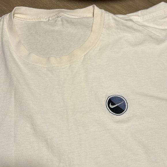 Nike Vintage 90s Embroidered Swoosh Logo Tshirt - Picture 2 of 3